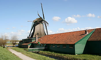 Westzaan_-_papiermolen_De_Schoolmeester